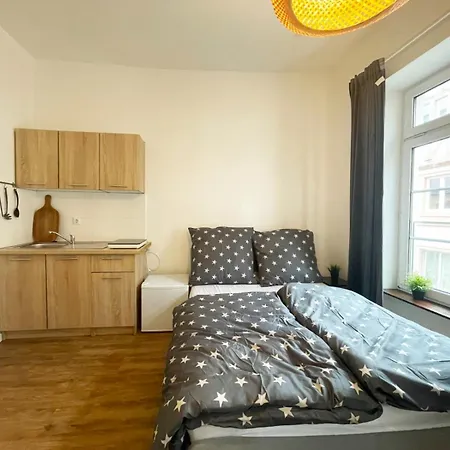 Ferienzimmer Mit Kueche Mitten Im Zentrum Perfekt Um Stadt Zu Erkunden Apartamento *