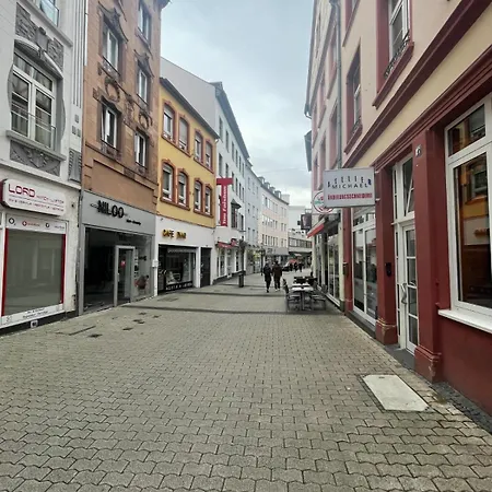 Appartement Ferienzimmer Mit Kueche Mitten Im Zentrum Perfekt Um Stadt Zu Erkunden *