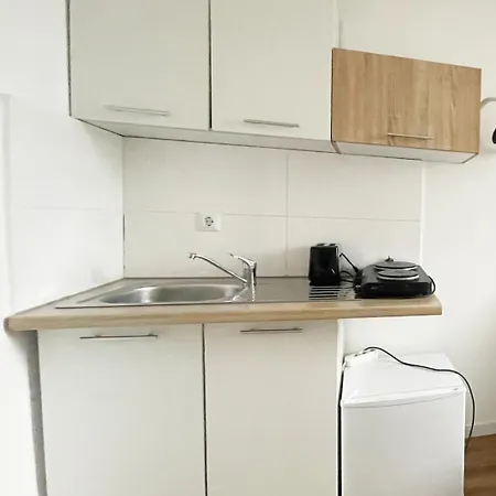 Ferienzimmer Mit Kueche Mitten Im Zentrum Perfekt Um Stadt Zu Erkunden *