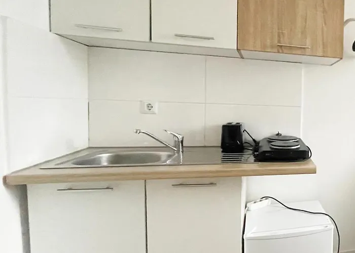 Ferienzimmer Mit Kueche Mitten Im Zentrum Perfekt Um Stadt Zu Erkunden *